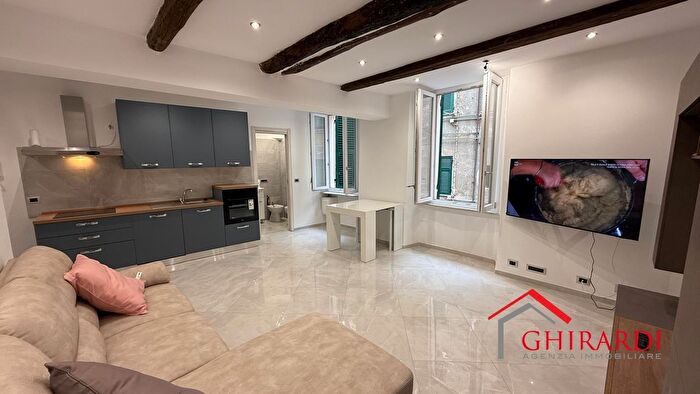 Appartamento trilocale in vendita in Via Paglia, Genova