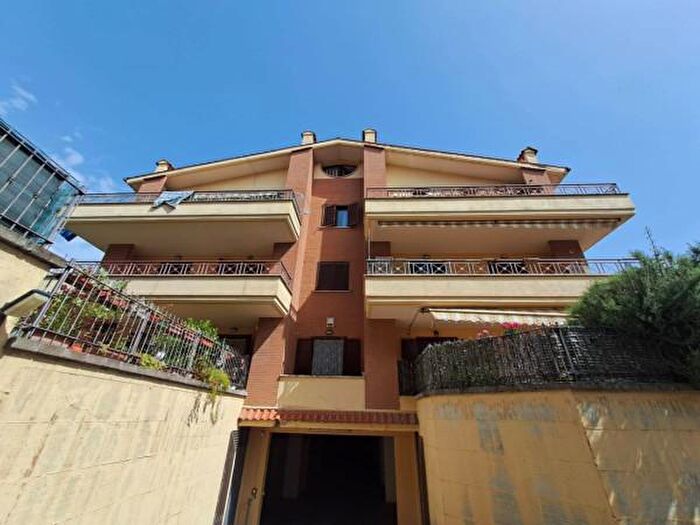 Appartamento trilocale in vendita in Via Casilina, Montecompatri