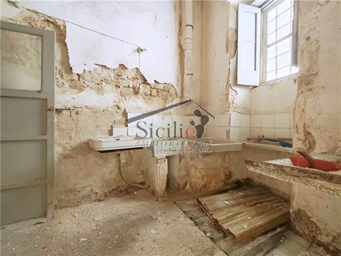 Casa quadrilocale in vendita in Scicli