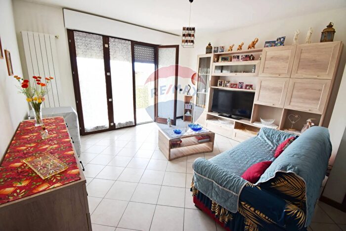 Appartamento trilocale in vendita in Cadegliano Viconago