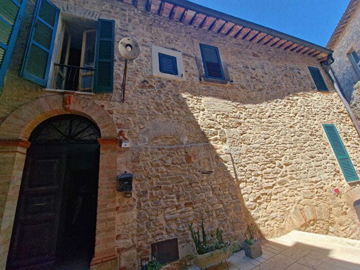 Casa con 11 locali in vendita in Piazza Umberto I, Gualdo Cattaneo