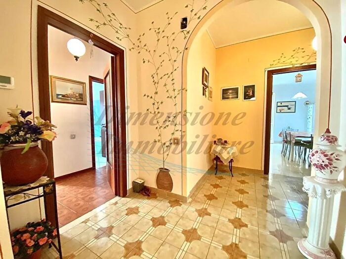 Appartamento con 5 locali in vendita in Via Giovanni Marradi, Cecina