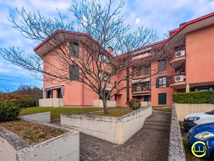 Appartamento trilocale in vendita in Via Conti Zucco, Cormons