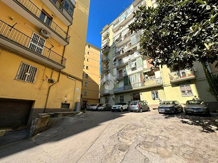 Appartamento trilocale in affitto in Via bernardo cavallino, Rione Alto, Napoli