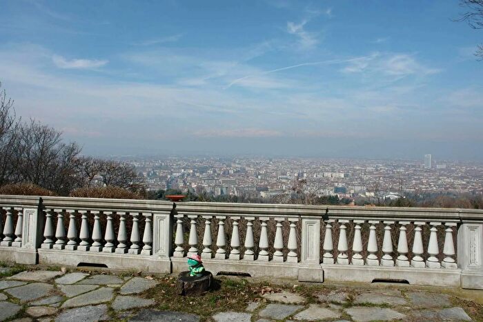 Casa con 11 locali in vendita in Via Strada dal Ponte Isabella a San Vito Torino, Torino
