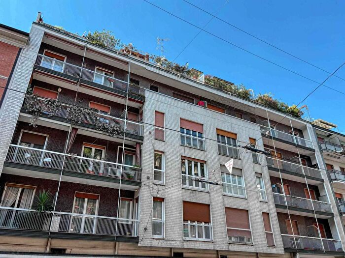 Appartamento trilocale in vendita in Via Meda, Milano