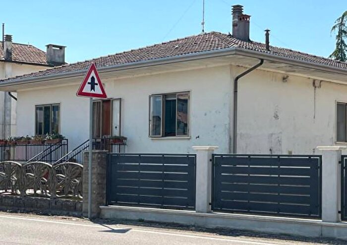 Casa con 6 locali in vendita in Canaro