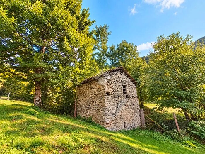 Casa bilocale in vendita in Via Posallo, Colico