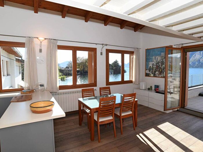 Appartamento trilocale in affitto in Via Fenice, Pilzone, Iseo