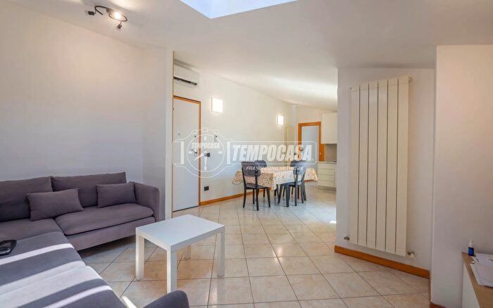 Appartamento trilocale in vendita in Via Pesaro, Potenza Picena