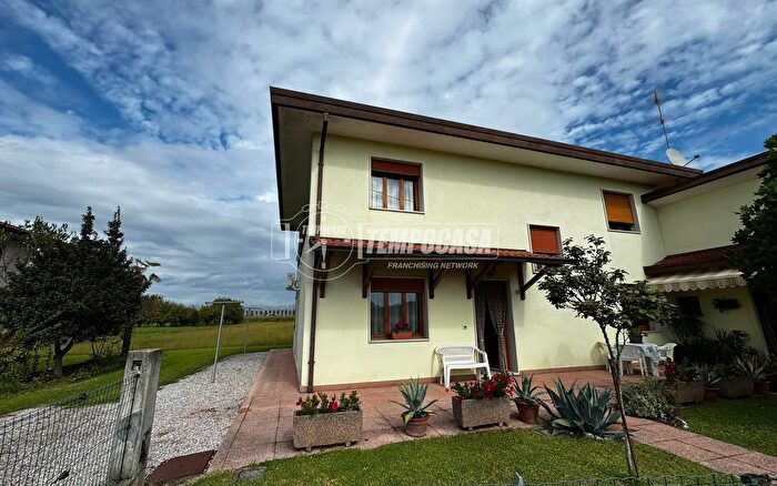 Casa con 5 locali in vendita in Via Pradivisi, Eraclea