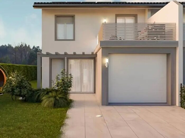 Casa quadrilocale in vendita in Via Luigi Cagnola, Lurate Caccivio