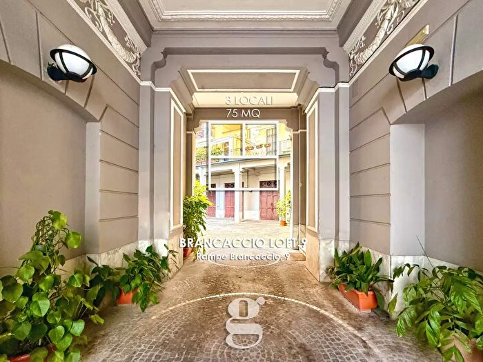 Appartamento trilocale in vendita in Rampe Brancaccio, Napoli