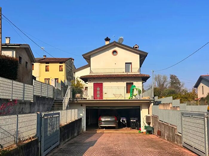 Casa quadrilocale in vendita in Via Ortolani, Malo