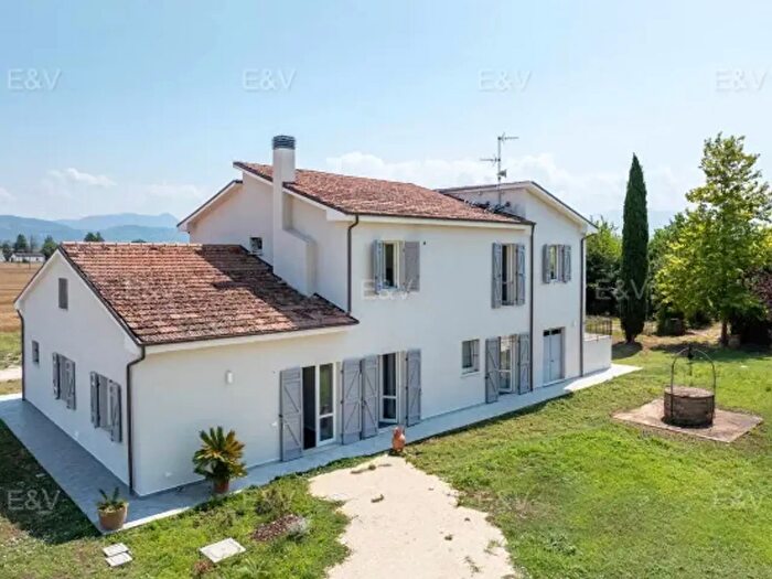 Casa con 6 locali in vendita in Via della Chiona, Spello
