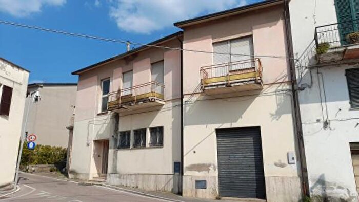 Casa con 6 locali in vendita in Via Borgo Garibaldi, Deruta