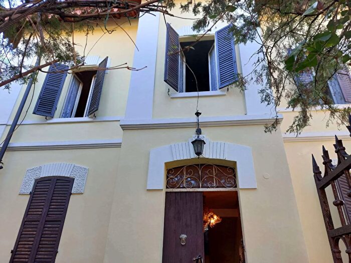 Casa con 9 locali in vendita in Modena