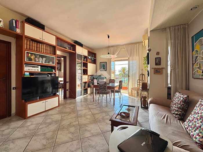 Appartamento con 5 locali in vendita in Via della Libertà, Portici