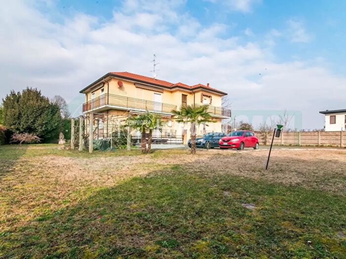 Appartamento trilocale in vendita in Via Garbagnate, Lainate