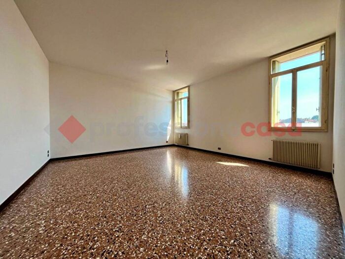 Appartamento trilocale in affitto in Via Garibaldi, Centro, Lonigo
