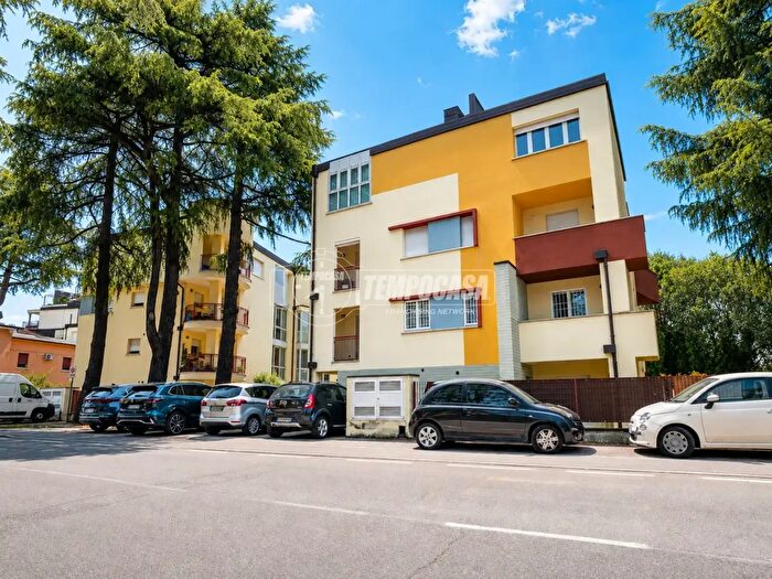Appartamento trilocale in vendita in Via Nino Tavoni, Vignola