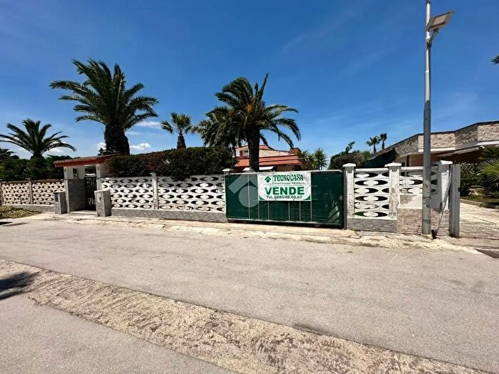 Casa trilocale in vendita in Viale Fantasia, Manfredonia