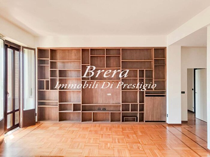 Appartamento trilocale in affitto in Repubblica, Milano