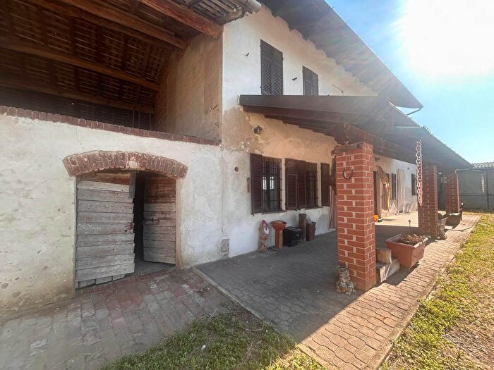 Casa con 8 locali in vendita in Gambolo