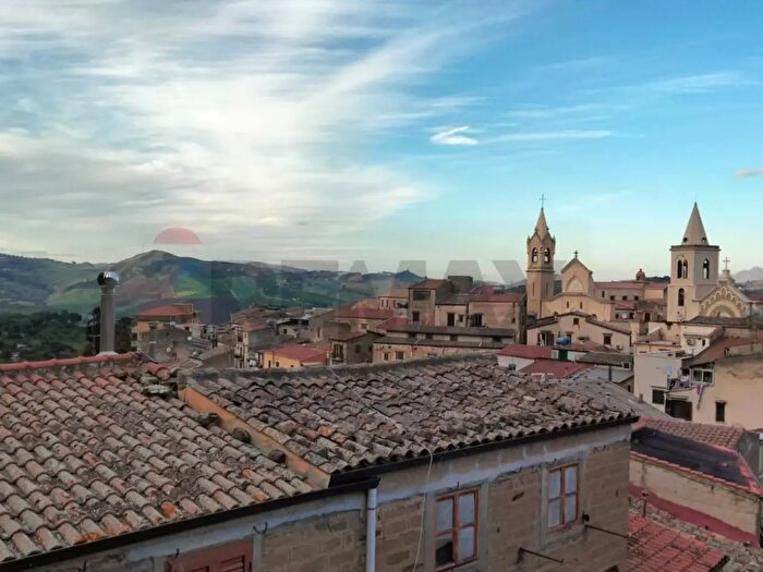 Appartamento con 10 locali in vendita in Via Fonte Vecchia, Mezzojuso