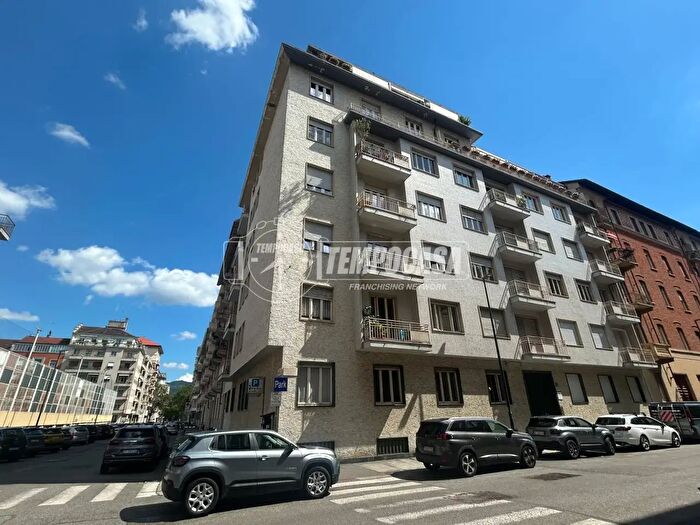 Appartamento quadrilocale in vendita in Via Giuseppe Piazzi, Torino