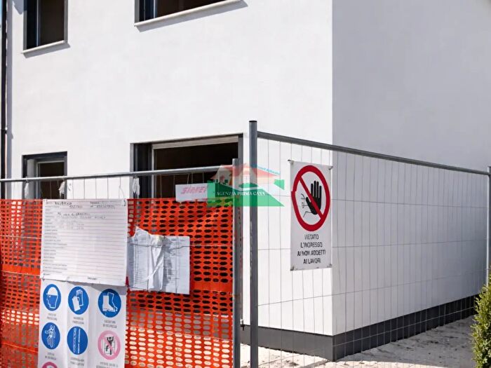 Casa con 6 locali in vendita in Via Natisone, Ravenna