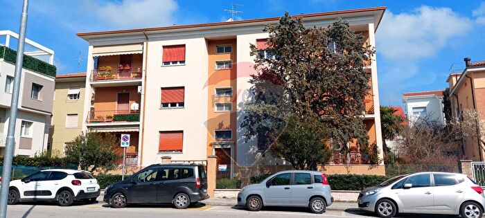 Appartamento con 5 locali in vendita in Viale Papa Giovanni XXIII, Jesi