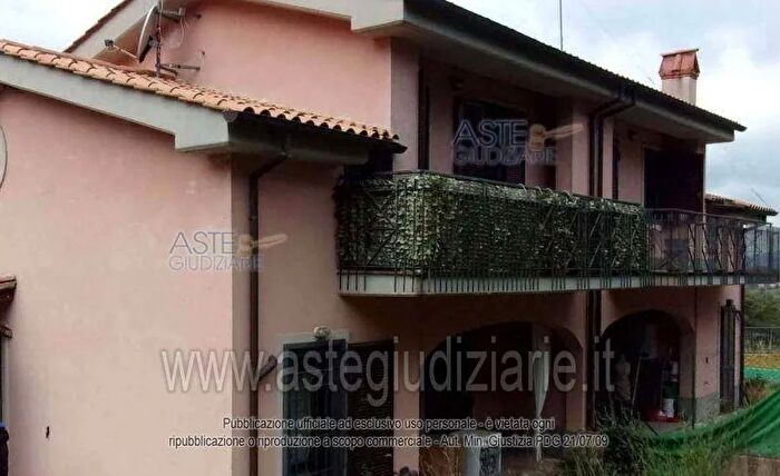 Casa quadrilocale in vendita in Via Lazio, Roma