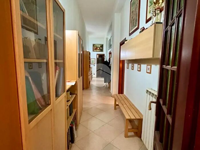 Appartamento con 7 locali in vendita in Via Francesco Vivona, Palermo