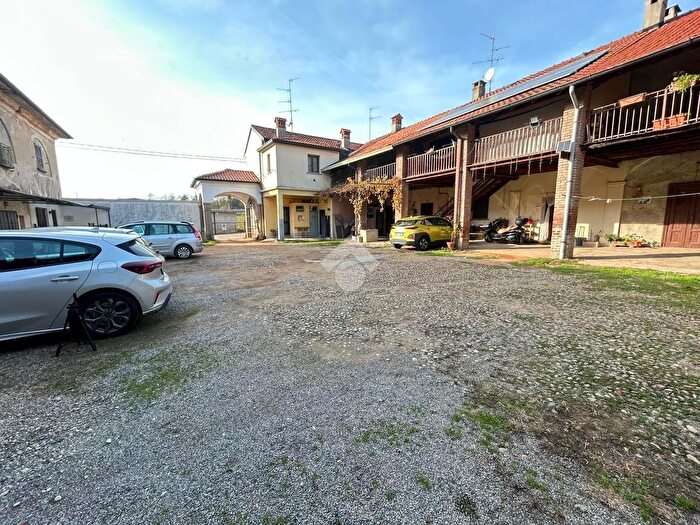 Casa bilocale in vendita in Via Mongorio, Usmate Velate