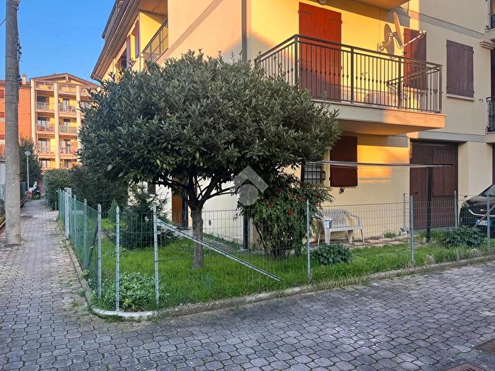 Appartamento quadrilocale in vendita in Via Bersaglio, Castelnovo Di Sotto
