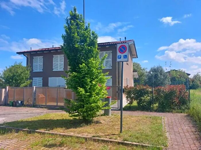 Casa quadrilocale in vendita in Strada Burla, Parma