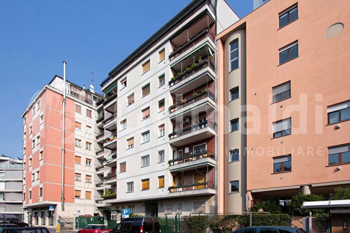 Appartamento trilocale in vendita in Via Giornate, Bollate