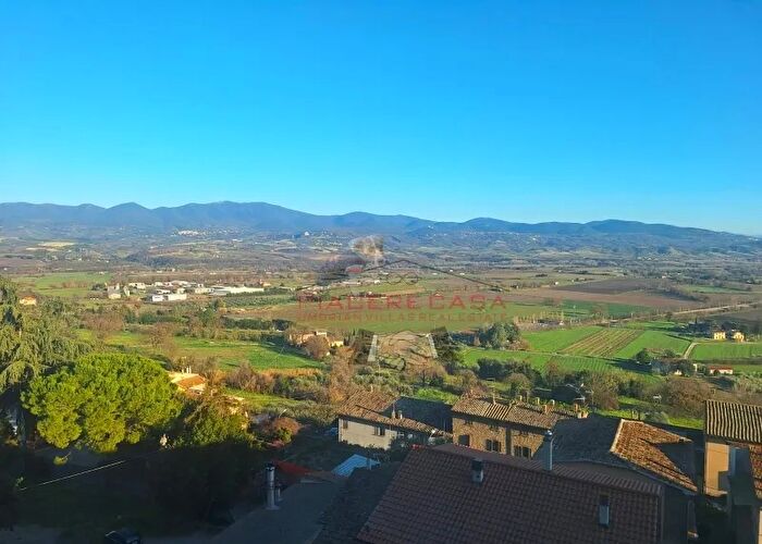 Casa con 8 locali in vendita in Castiglione In Teverina