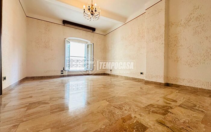 Appartamento quadrilocale in vendita in Via Cerusa, Genova