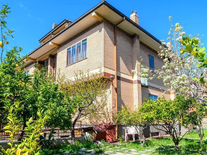 Casa con 8 locali in vendita in Via Leonardo Mellano, Roma