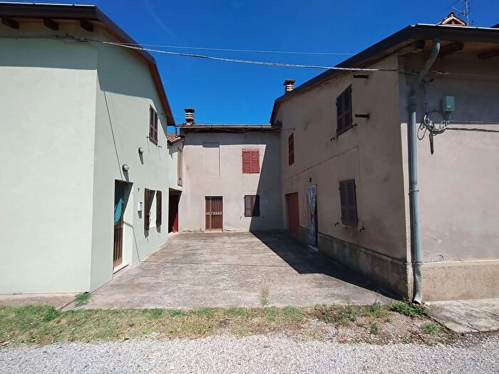 Casa con 5 locali in vendita in CastellArquato