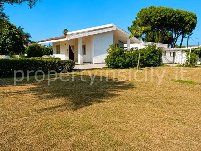 Casa con 7 locali in vendita in Siracusa