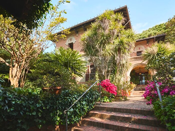 Casa con 19 locali in vendita in Via Mazzini, Sarzana