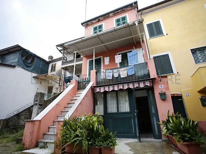 Casa trilocale in vendita in Via Caldera, Massa