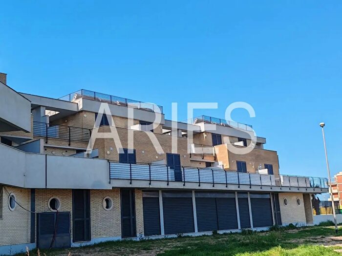 Appartamento trilocale in vendita in Via delle Scialuppe, Roma