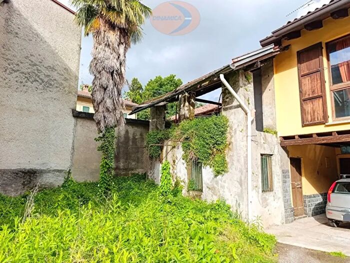 Casa trilocale in vendita in Via Circonvallazione, Casatenovo