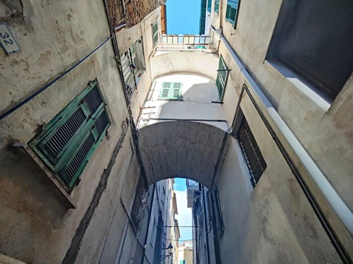 Appartamento con 5 locali in vendita in Via Monsignor Rossi, Sanremo