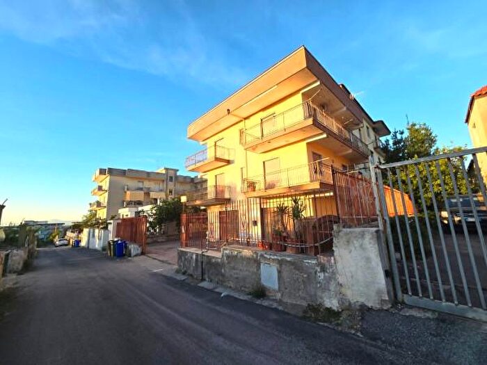 Appartamento quadrilocale in vendita in Via Monterusciello, Pozzuoli