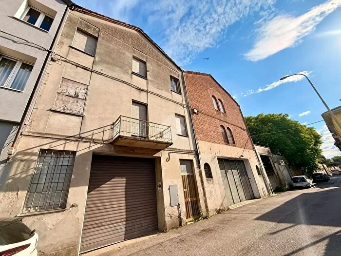 Casa quadrilocale in vendita in Via Zuccari Fermo, Casalmaggiore